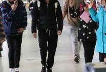 薛之谦机场爆料视频,揭秘明星幕后生活点滴