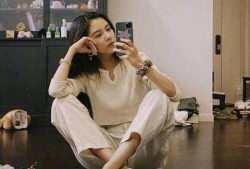 娱乐圈爆料某大叔傍富婆,娱乐圈新恋情引发热议