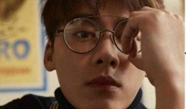 戴眼镜爆料娱乐圈的人有哪些,娱乐圈揭秘，明星隐私大曝光